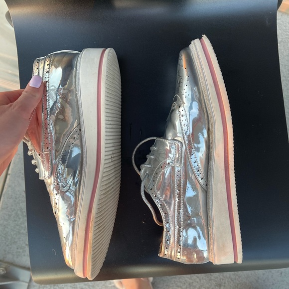 Silver Boots in Mint condition! - Picture 3 of 8